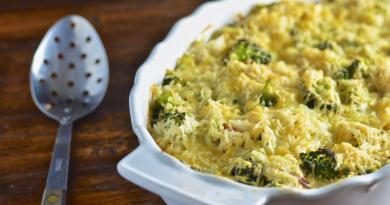 Hoe bevroren en verse broccolischotel te koken: de lekkerste en meest beproefde recepten Groenteschotel met broccoli en